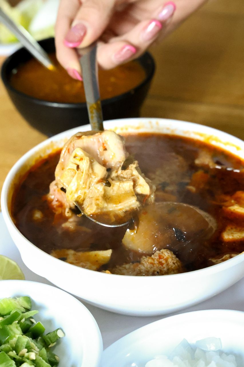 Menudo tradicional servido caliente